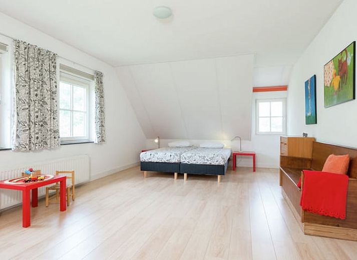 Blick von der Terrasse des Ferienhauses in Hollandscheveld, mit gruenen Feldern im Suedwesten von Drenthe.