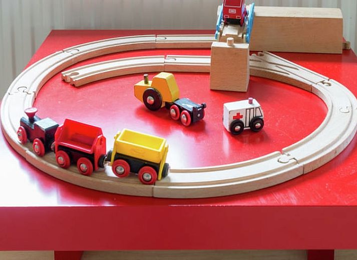 Blick von der Terrasse des Ferienhauses in Hollandscheveld, mit gruenen Feldern im Suedwesten von Drenthe.