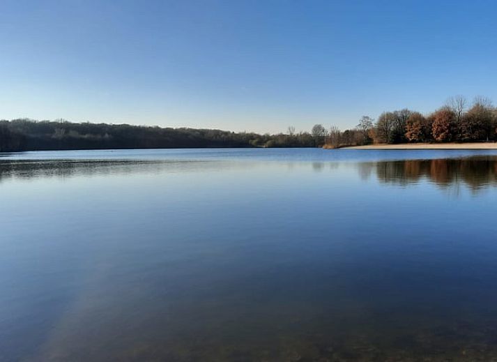 Toegangsweg naar Vakantiehuisje in Hollandscheveld, omgeven door bosrijk Zuidwest Drenthe, Drenthe.