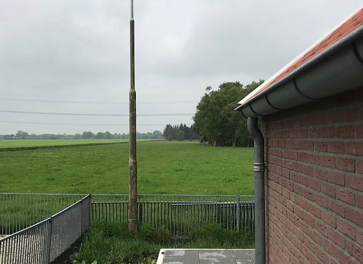 Terrasse des Ferienhauses in Nieuwlande, Suedwest-Drenthe, ideal zum Entspannen.