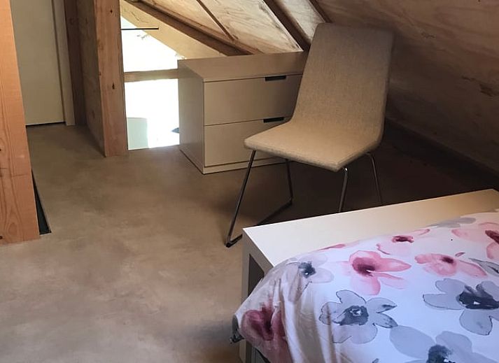 Modernes Badezimmer im Ferienhaus in Nieuwlande, Suedwest-Drenthe, mit Dusche und Toilette.