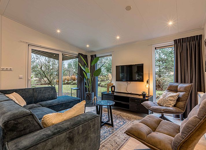 Freistehendes Haus in Biddinghuizen mit gerumiger Veranda, umgeben von Natur in Ost-Flevoland, ideales Ferienhaus zur Entspannung.