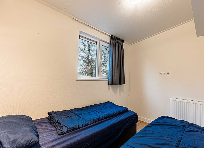 Veranda des freistehenden Hauses in Biddinghuizen mit Blick auf den grnen Garten in Ost-Flevoland, ideales Ferienhaus fr Naturliebhaber.