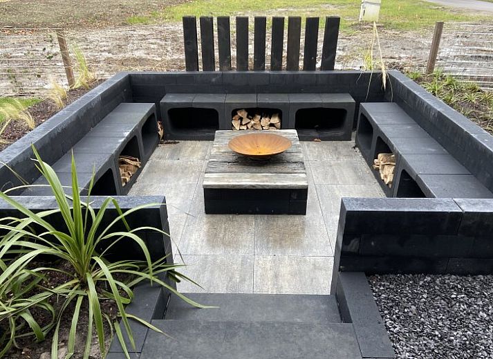 Modern living room of detached house in Biddinghuizen, vacation home in Flevoland with comfortable seating area and view of the garden.