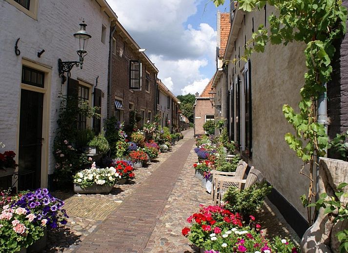 Spacious dining room in Safari Tent Wood, Biddinghuizen, ideal for a cozy meal in Flevoland.