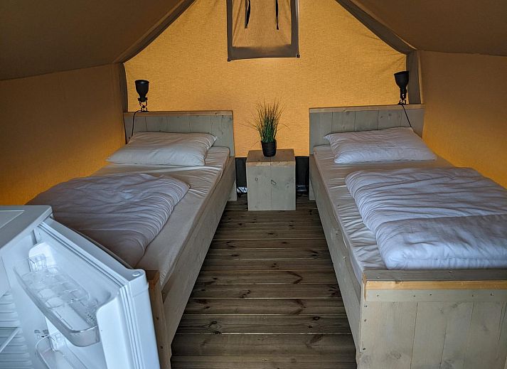 Safari-Zelt XS auf einem Steg in Biddinghuizen, Ost-Flevoland, mit atemberaubendem Wasserblick.