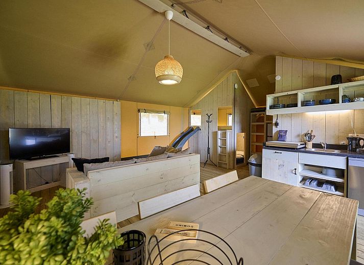 Medley Lodge in Biddinghuizen, ein charmantes Safarizelt inmitten der Natur von Ost-Flevoland, Flevoland.