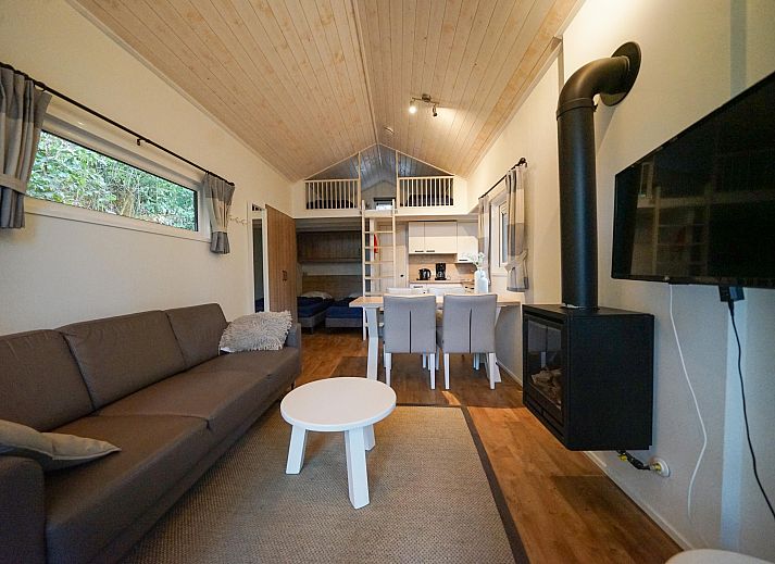 Vrijstaande woning in Biddinghuizen met terras en tuinmeubilair, gelegen in de groene omgeving van Oostelijk Flevoland, ideaal vakantiehuis.