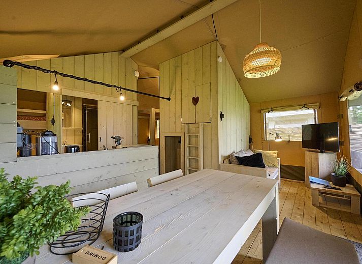 Spacious veranda of Safari Cottage, vacation home in Biddinghuizen, ideal for relaxation in Eastern Flevoland.