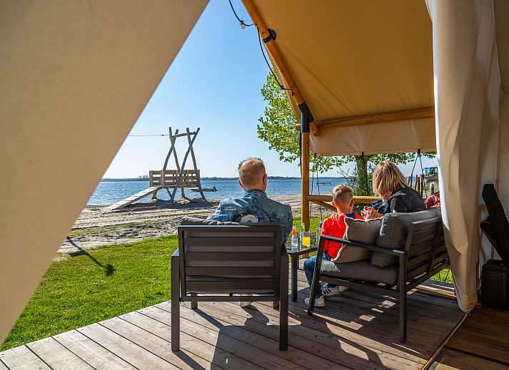 Verblijf 2101164 • Vakantiewoning Oostelijk Flevoland • Glampingtent Beachfront Luxe 6 
