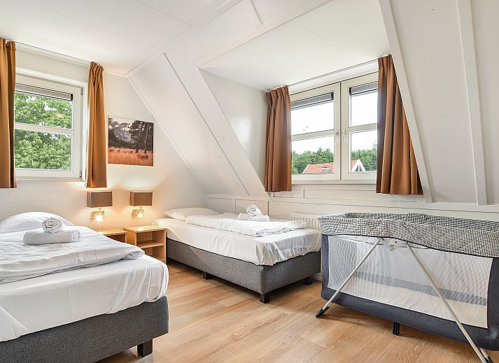 Floor plan of the Waterparc Veluwemeer 16-person villa in Biddinghuizen, Flevoland, featuring a spacious living room and modern kitchen.