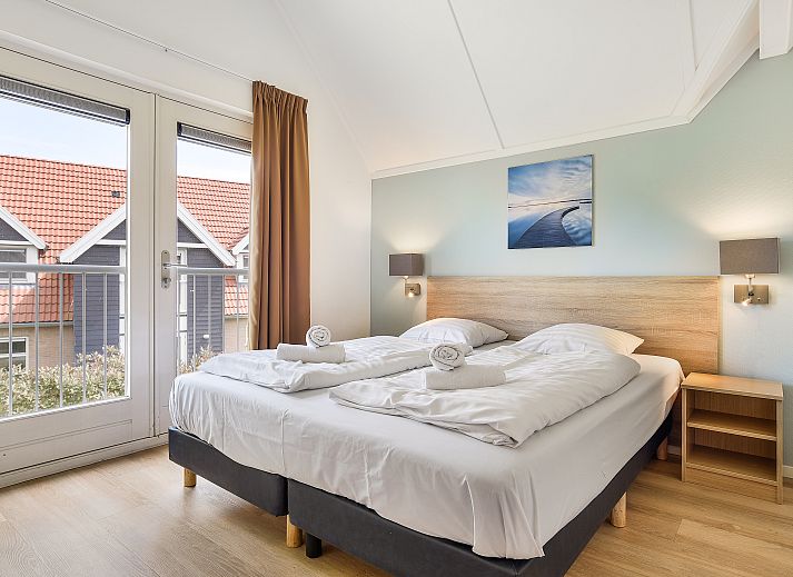 Floor plan of the Waterparc Veluwemeer 16-person villa in Biddinghuizen, Flevoland, featuring spacious bedrooms and modern bathrooms.