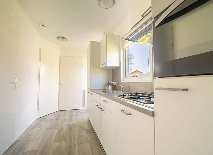 Chalet in Biddinghuizen with sunny terrace in Flevoland, ideal for a vacation in nature.