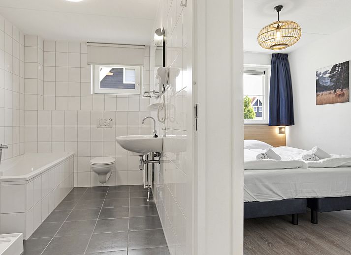 Floor plan of the Waterparc Veluwemeer 10-person villa in Biddinghuizen, with spacious bedrooms and modern bathrooms in Flevoland.