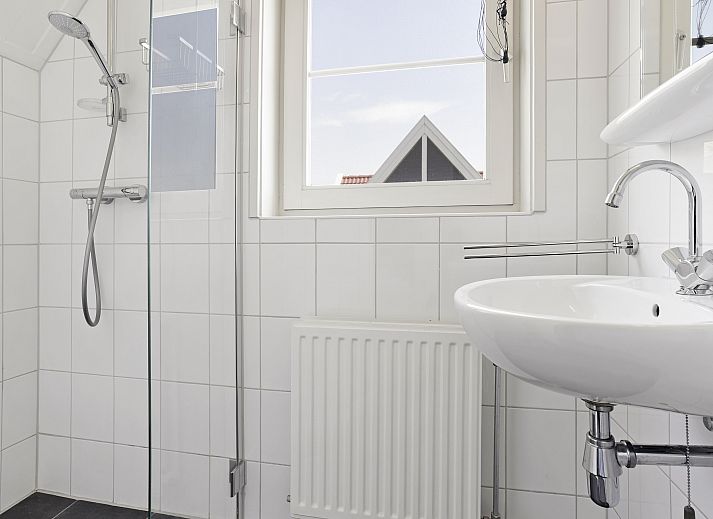 Floor plan of the Waterparc Veluwemeer 10-person villa in Biddinghuizen, with spacious bedrooms and modern bathrooms in Flevoland.