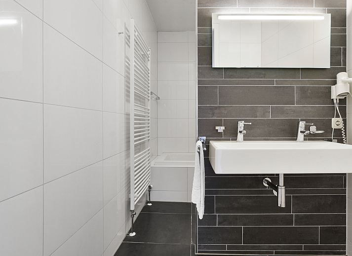 Waterparc Veluwemeer 6-persoons appartement 6BEA in Biddinghuizen, Flevoland. Moderne architectuur met ruime buitenruimte.
