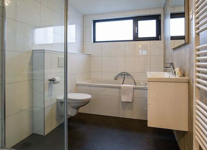 Guest house 210148 - Bungalow Oostelijk Flevoland - Waterparc Veluwemeer | 8-persoons bungalow | 8C1