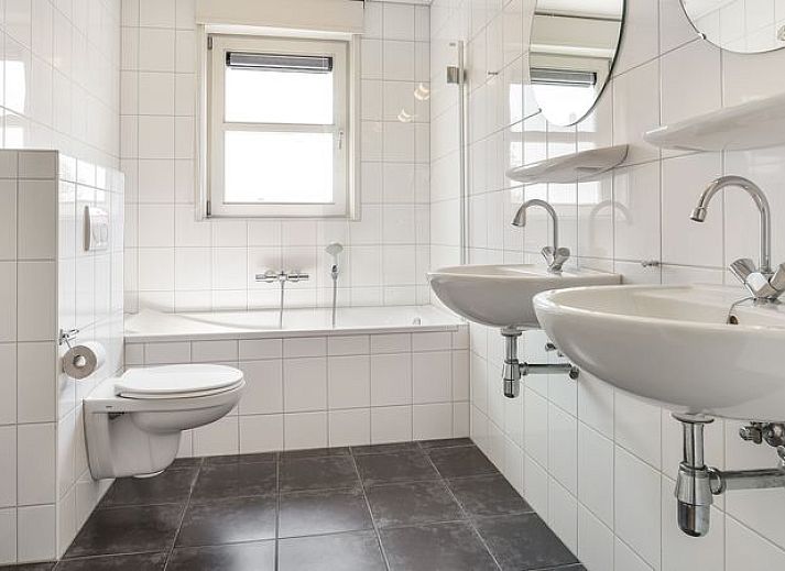 Guest house 210157 - Bungalow Oostelijk Flevoland - Waterparc Veluwemeer | 16-persoons villa | 16N