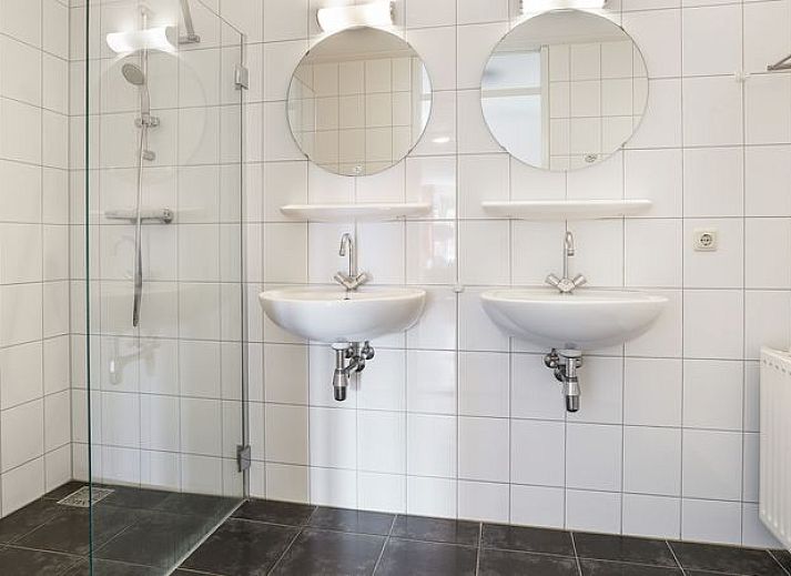 Guest house 210157 - Bungalow Oostelijk Flevoland - Waterparc Veluwemeer | 16-persoons villa | 16N