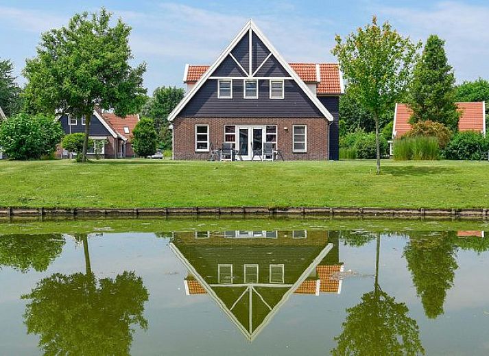 Guest house 210157 - Bungalow Oostelijk Flevoland - Waterparc Veluwemeer | 16-persoons villa | 16N
