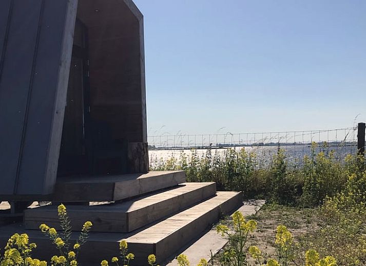 Huisje in Kraggenburg, een modern vakantiehuis in het groene landschap van Oostelijk Flevoland, Flevoland.