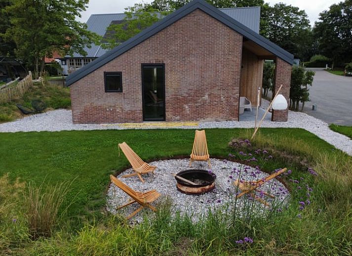 Geniessen Sie die Ruhe und den Frieden im Ferienhaus in Kraggenburg, das im gruenen Ost-Flevoland liegt, mit herrlichem Blick auf die Natur.
