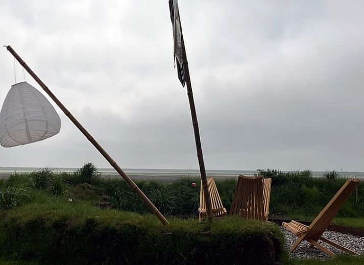 Geniessen Sie den Sonnenuntergang im Ferienhaus in Kraggenburg, einem charmanten Ferienhaus in Ost-Flevoland, Flevoland.