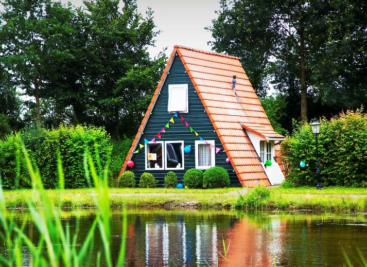 Huebsches Haeuschen im Ferienhaus Eigen Wijze in Bant, Flevoland, mit roten Dachziegeln.