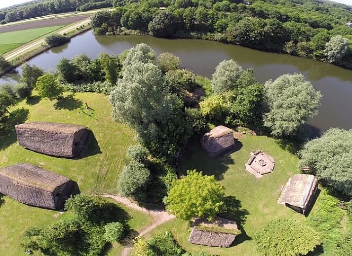 Reetdachhaus in Lelystad, ein Ferienhaus in Ost-Flevoland, Flevoland, umgeben von Natur.