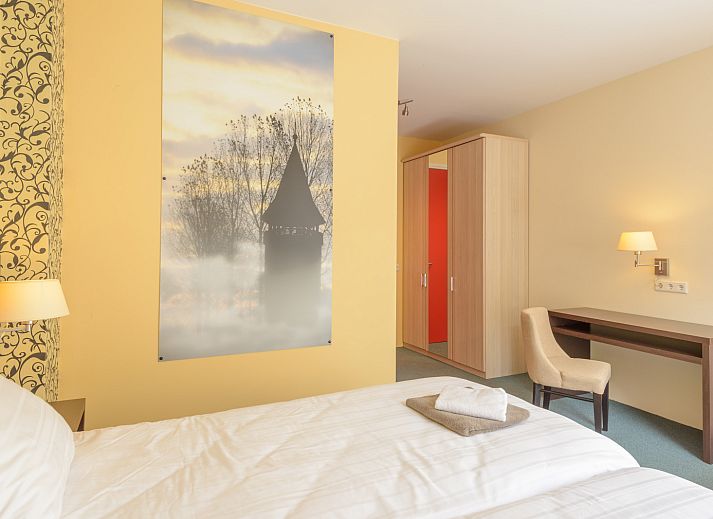 Modernes Badezimmer im Ferienhaus OV150, Marknesse, Ost-Flevoland.