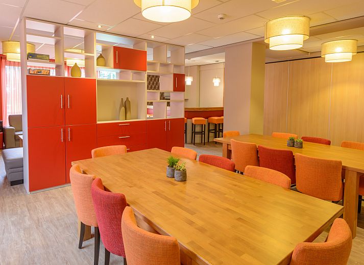 Modernes Badezimmer im Ferienhaus OV150, Marknesse, Ost-Flevoland.