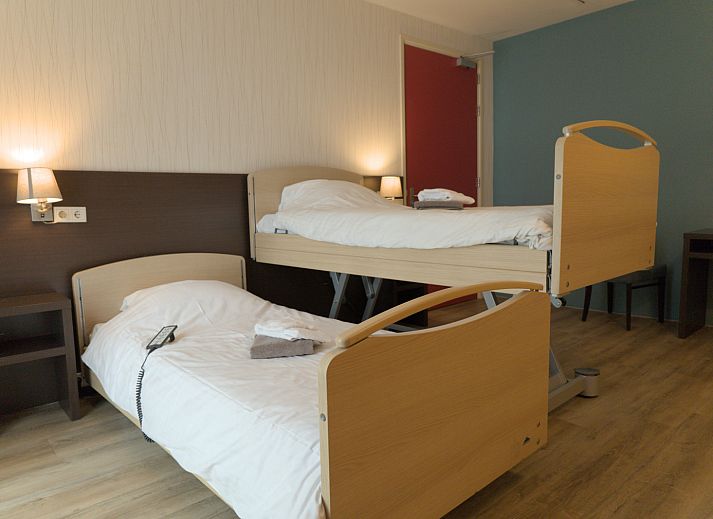 Modernes Badezimmer im Ferienhaus OV150, Marknesse, Ost-Flevoland.