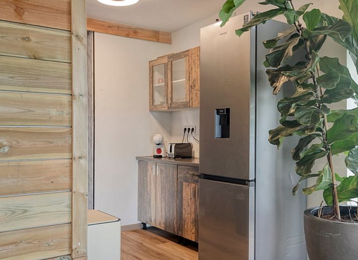 Cozy outdoor area of cottage in Dronten at dusk, with terrace and garden in Eastern Flevoland, ideal for evenings outside.