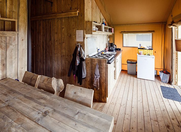 Cozy porch at Safari tent Woody in Zeewolde, ideal for families in Southern Flevoland.