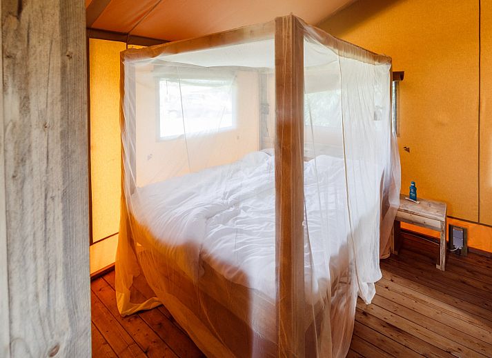 Cozy porch at Safari tent Woody in Zeewolde, ideal for families in Southern Flevoland.