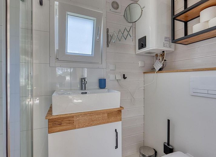 Verblijf 2202168 - Vakantiewoning Zuidelijk Flevoland - Vakantiehuis De Glamping - Tiny House rood | 5p
