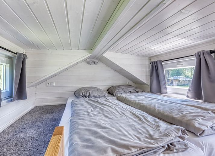 Veranda des Ferienhauses in Zeewolde mit Blick auf die gruene Umgebung, ideal fuer Entspannung in Sued-Flevoland.