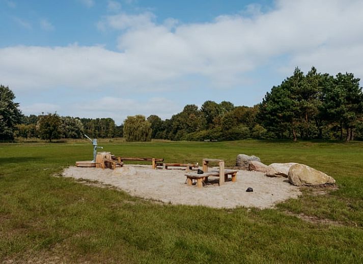Knusse safaritent bij Huisje in Zeewolde, omringd door natuur in Zuidelijk Flevoland.