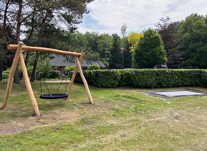 Knusse safaritent bij Huisje in Zeewolde, omringd door natuur in Zuidelijk Flevoland.