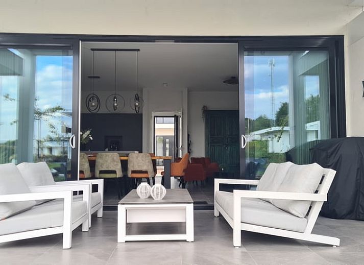 Gemuetliche Sitzecke im Ferienhaus in Zeewolde, Sued-Flevoland.