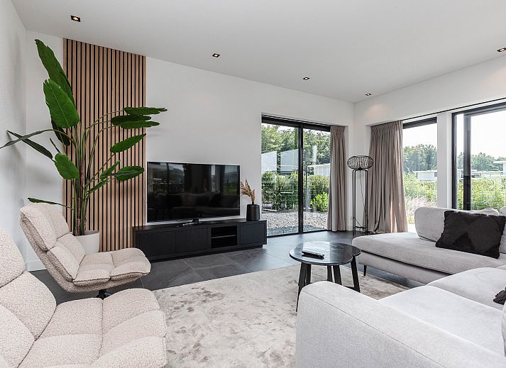 Vrijstaande woning in Zeewolde met ruim terras en moderne uitstraling, ideaal vakantiehuis in Zuidelijk Flevoland voor ontspannen verblijf.