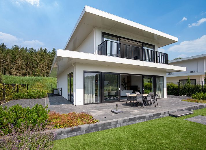 Vrijstaande woning in Zeewolde, een modern vakantiehuis in Zuidelijk Flevoland met ruime tuin en zonnig terras, ideaal voor ontspanning.
