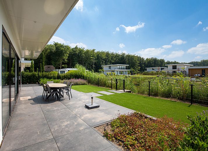 Vrijstaande woning in Zeewolde, een modern vakantiehuis in Zuidelijk Flevoland met ruime tuin en zonnig terras, ideaal voor ontspanning.