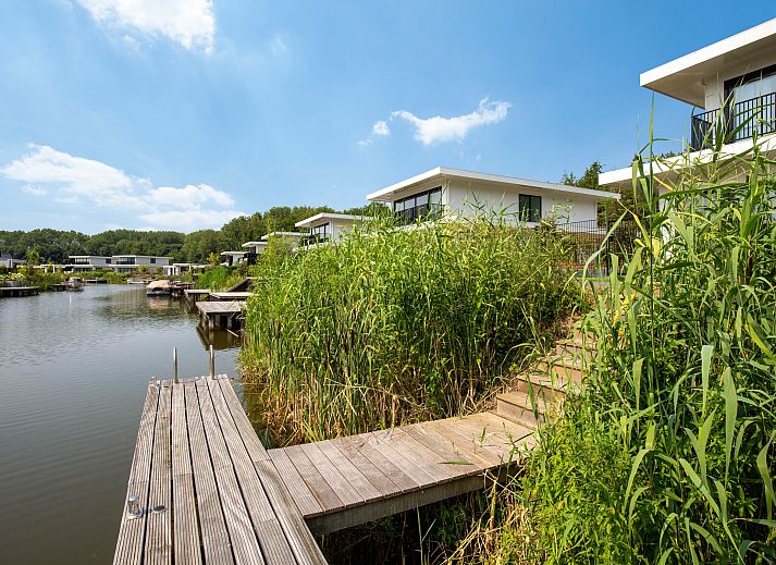 Vrijstaande woning in Zeewolde, een modern vakantiehuis in Zuidelijk Flevoland met ruime tuin en zonnig terras, ideaal voor ontspanning.