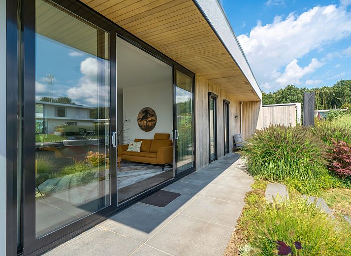 Freistehendes Haus in Zeewolde, umgeben von einem ppigen Garten und einem Teich, Ferienhaus in Sd-Flevoland mit einer ruhigen natrlichen Umgebung.