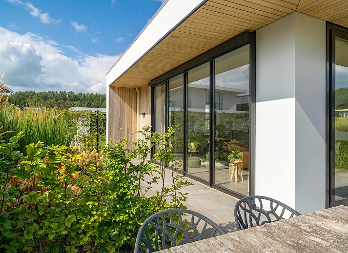 Modernes freistehendes Haus in Zeewolde, Sd-Flevoland, mit schlichter Architektur und grnem Garten, ideales Ferienhaus in Flevoland.