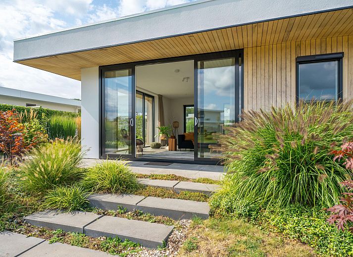 Modernes freistehendes Haus in Zeewolde, Sd-Flevoland, mit schlichter Architektur und grnem Garten, ideales Ferienhaus in Flevoland.
