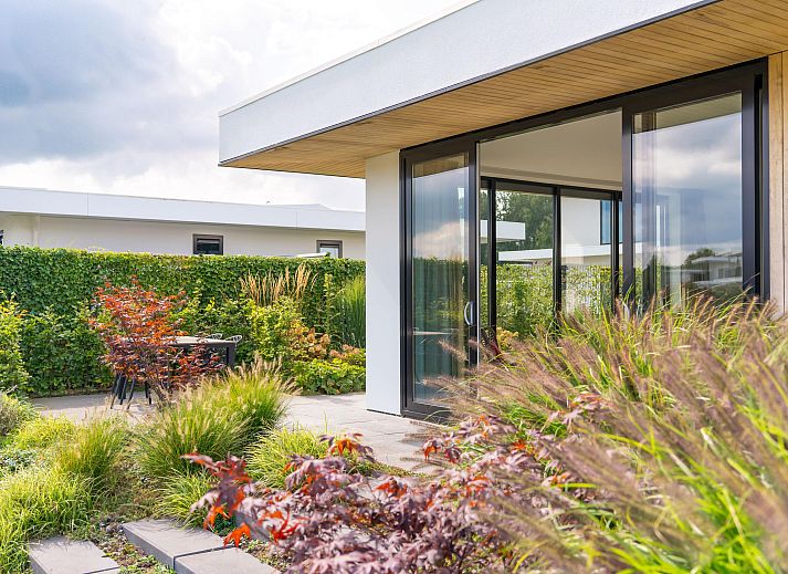 Ruhig am Wasser gelegenes Einfamilienhaus in Zeewolde, Ferienhaus in Sd-Flevoland mit schnem Blick auf den Kanal und die grne Umgebung.