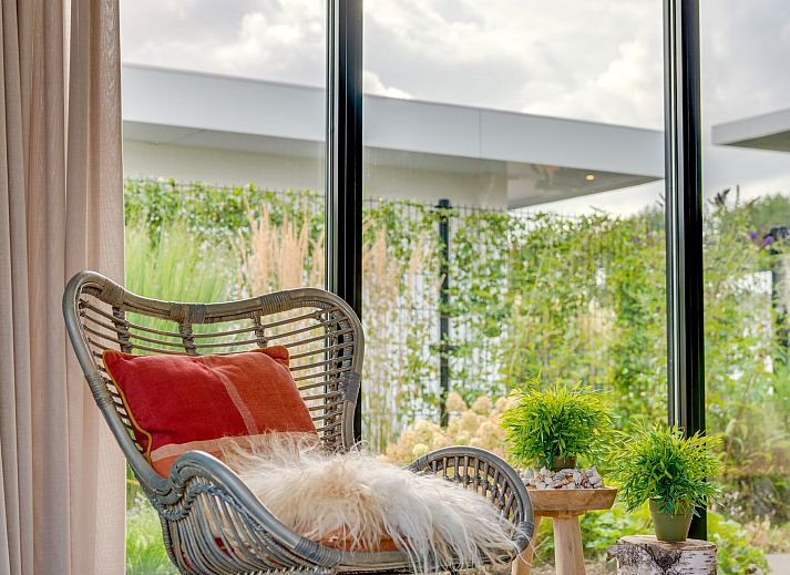 Ruhig am Wasser gelegenes Einfamilienhaus in Zeewolde, Ferienhaus in Sd-Flevoland mit schnem Blick auf den Kanal und die grne Umgebung.