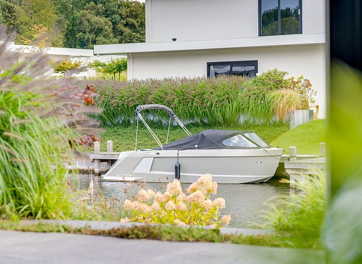 Ruhig am Wasser gelegenes Einfamilienhaus in Zeewolde, Ferienhaus in Sd-Flevoland mit schnem Blick auf den Kanal und die grne Umgebung.